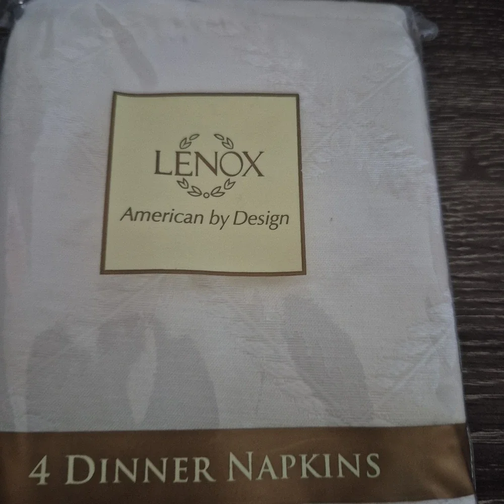 Lenox American by Design Luarel Leaf Dinner Napkins Set Of 4 White